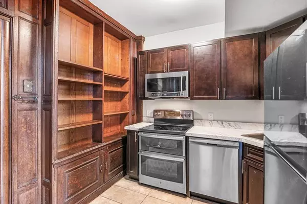 48 Washington Ave #202, Chelsea, MA 02150