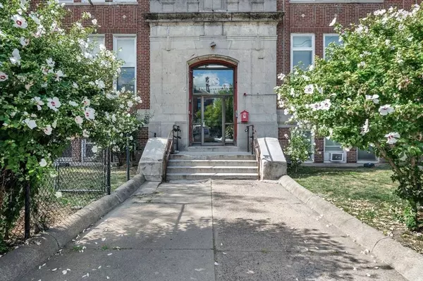 48 Washington Ave #202, Chelsea, MA 02150