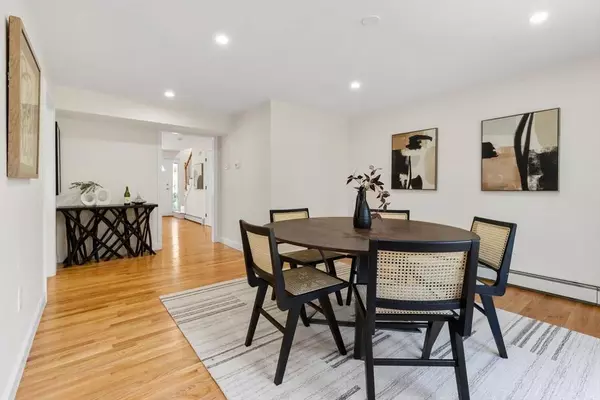 29 Cottage St #29, Newton, MA 02464