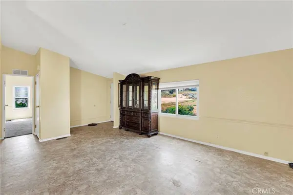 5332 Sundown Dr, Phelan, CA 92371