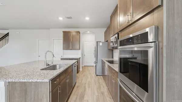 209 Sambar Main, Schertz, TX 78108