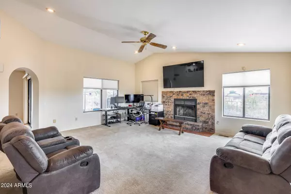 14782 W BELMONT Drive, Casa Grande, AZ 85194