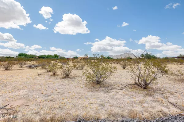 14782 W BELMONT Drive, Casa Grande, AZ 85194