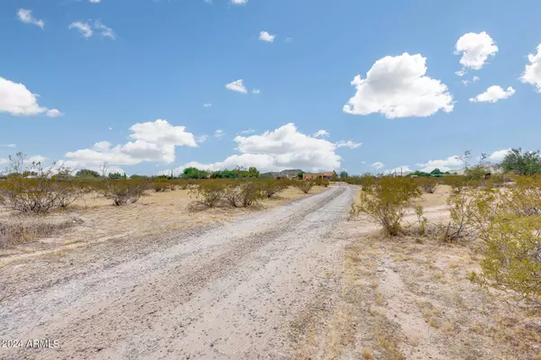 14782 W BELMONT Drive, Casa Grande, AZ 85194