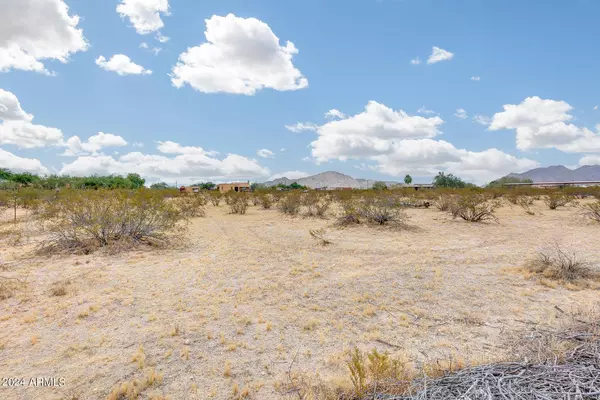 14782 W BELMONT Drive, Casa Grande, AZ 85194