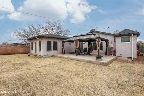 207 W GILMORE Street, Winslow, AZ 86047