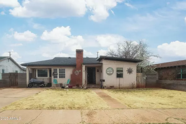 207 W GILMORE Street, Winslow, AZ 86047