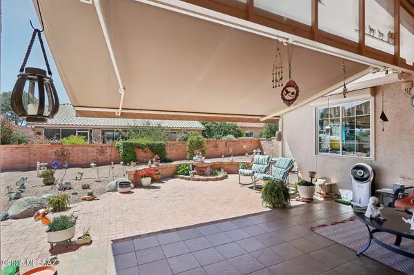 1011 W Rio Magdalena, Green Valley, AZ 85614