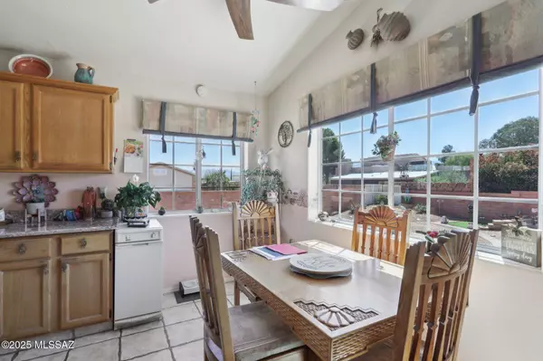 1011 W Rio Magdalena, Green Valley, AZ 85614