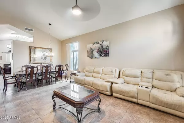 1690 E DIEGO Drive, Casa Grande, AZ 85122