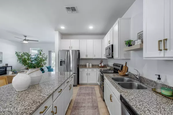 17036 W DIANA Avenue, Waddell, AZ 85355