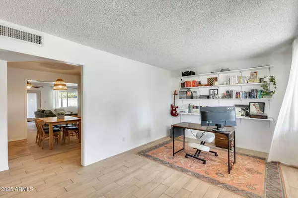 3306 W LUPINE Avenue, Phoenix, AZ 85029