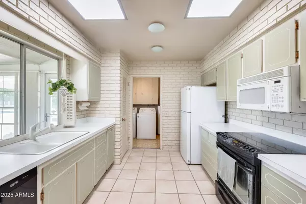 9805 W BURNS Drive, Sun City, AZ 85351