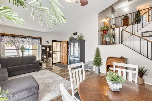 8958 W STELLA Avenue, Glendale, AZ 85305