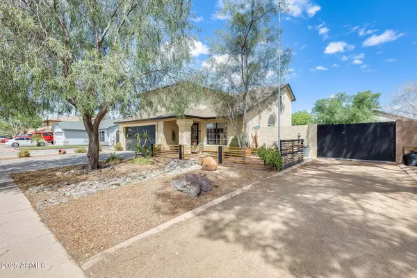 8958 W STELLA Avenue, Glendale, AZ 85305