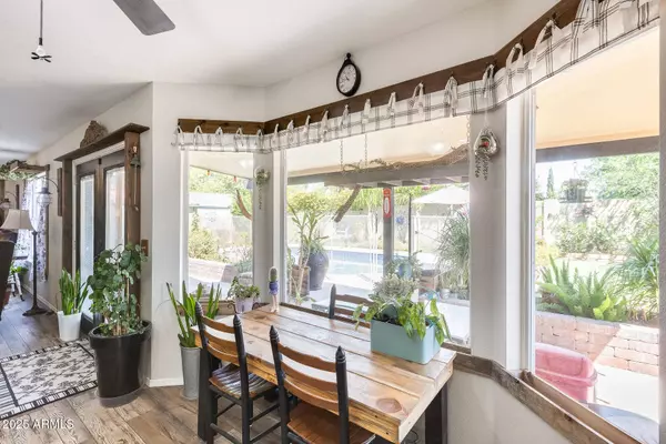 8958 W STELLA Avenue, Glendale, AZ 85305