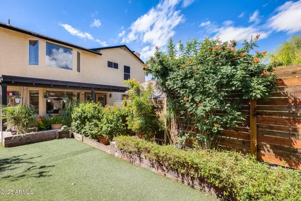 8958 W STELLA Avenue, Glendale, AZ 85305