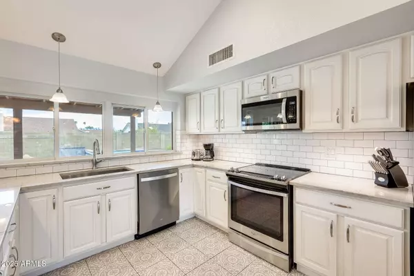 3149 W DANBURY Drive, Phoenix, AZ 85053