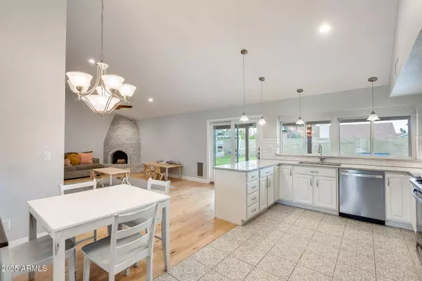 3149 W DANBURY Drive, Phoenix, AZ 85053