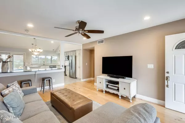 3149 W DANBURY Drive, Phoenix, AZ 85053