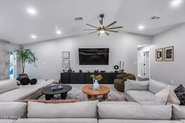 5975 E LARKSPUR Drive, Scottsdale, AZ 85254