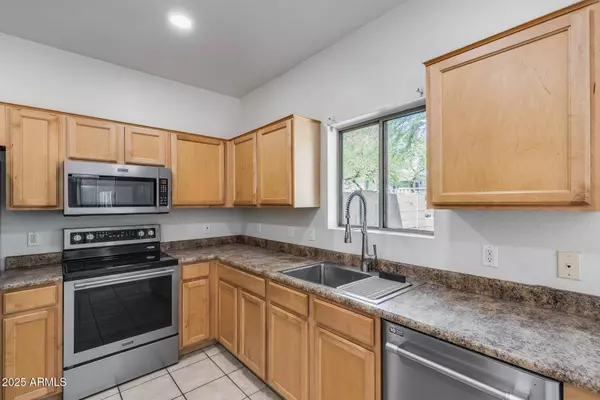 2250 E DEER VALLEY Road #24, Phoenix, AZ 85024