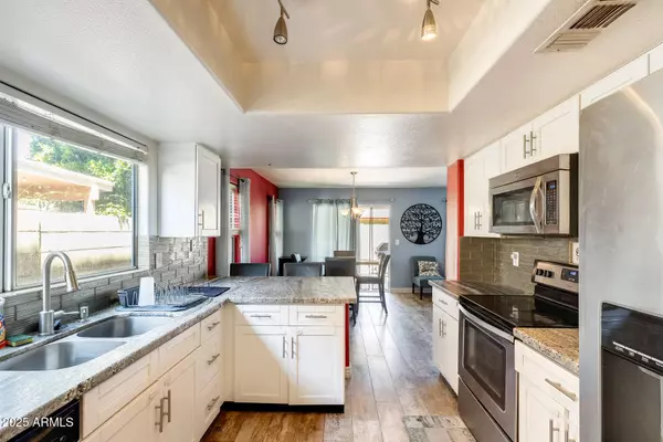 1310 E HELENA Drive, Phoenix, AZ 85022