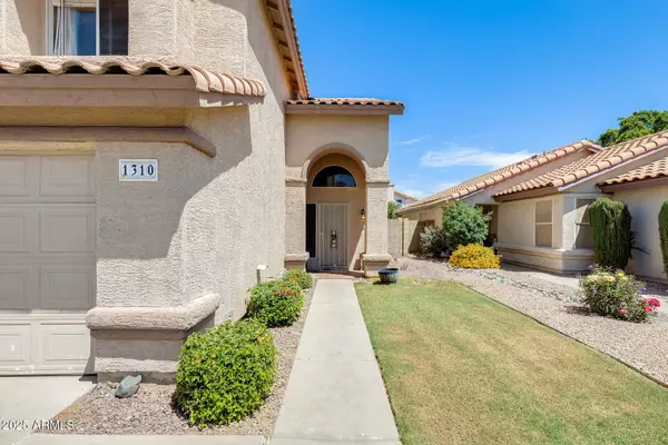 1310 E HELENA Drive, Phoenix, AZ 85022