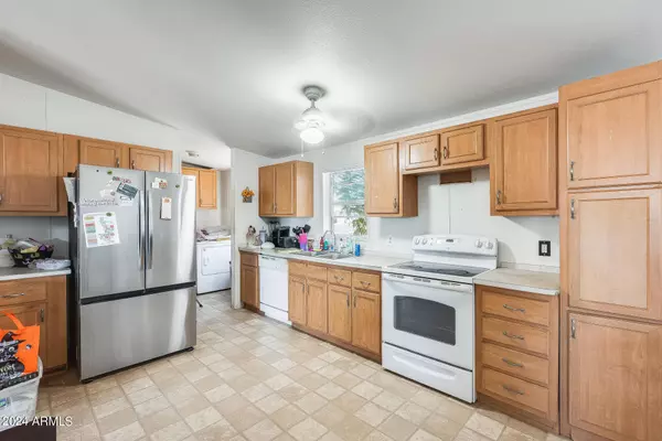 3840 W ABRAHAM Lane, Glendale, AZ 85308