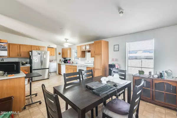 3840 W ABRAHAM Lane, Glendale, AZ 85308