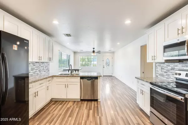 513 N 63RD Lane, Phoenix, AZ 85043