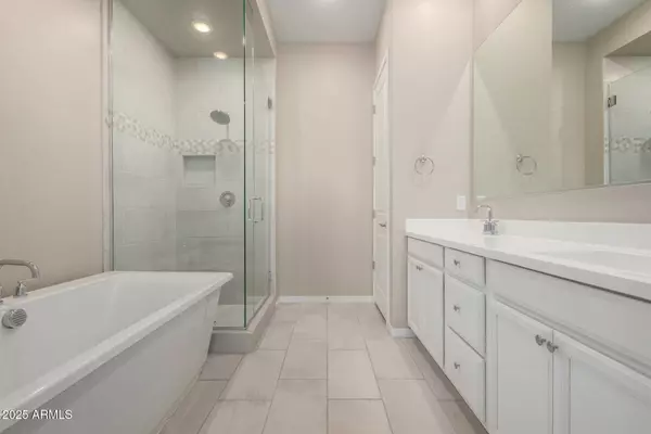 14045 W DESERT FLOWER Drive, Goodyear, AZ 85395