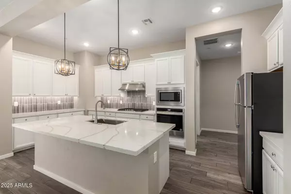 14045 W DESERT FLOWER Drive, Goodyear, AZ 85395