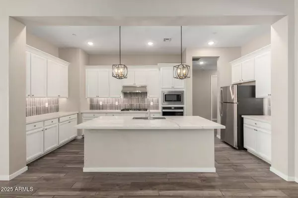 14045 W DESERT FLOWER Drive, Goodyear, AZ 85395