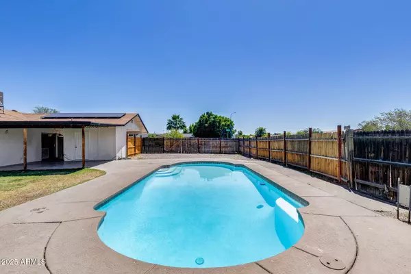 5504 N 69TH Avenue, Glendale, AZ 85303