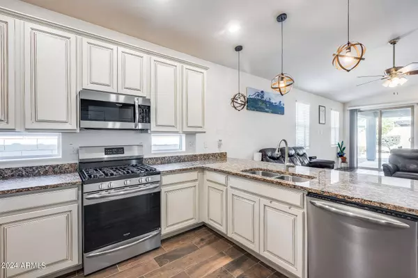 4218 W PALACE STATION Road, New River, AZ 85087