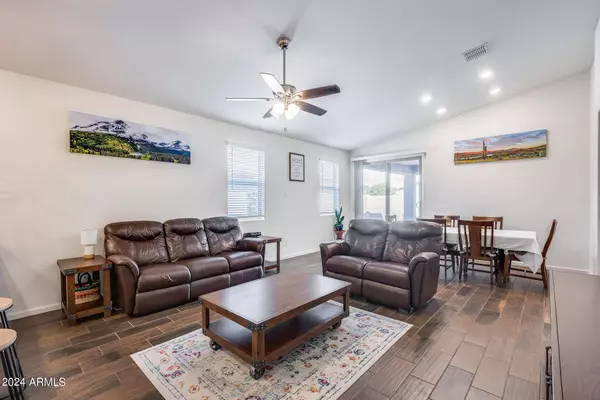 4218 W PALACE STATION Road, New River, AZ 85087