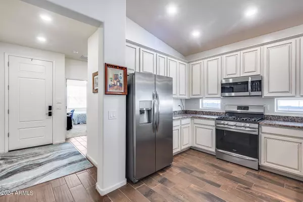 4218 W PALACE STATION Road, New River, AZ 85087