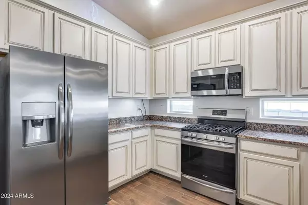 4218 W PALACE STATION Road, New River, AZ 85087