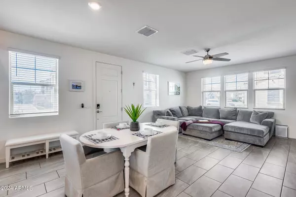 651 N BAY Drive, Gilbert, AZ 85233