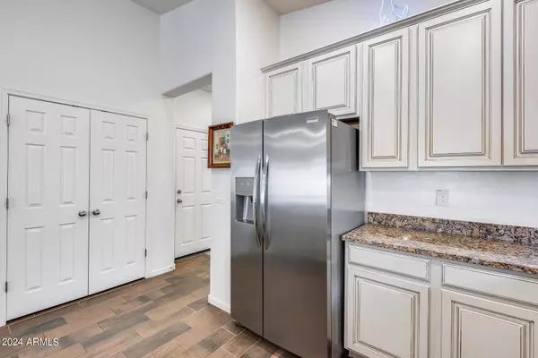 4218 W PALACE STATION Road, New River, AZ 85087