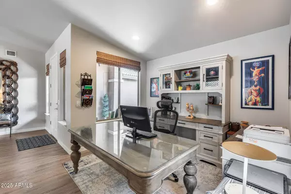 8738 W RUNION Drive, Peoria, AZ 85382