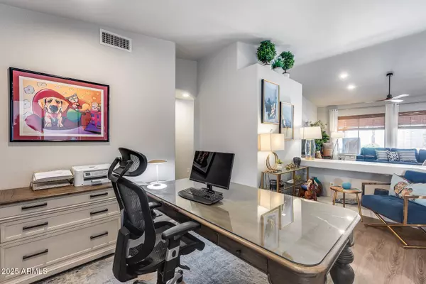 8738 W RUNION Drive, Peoria, AZ 85382