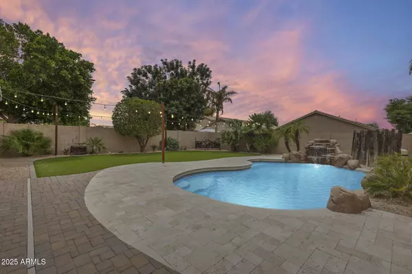 4041 W HACKAMORE Drive, Phoenix, AZ 85083