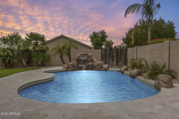 4041 W HACKAMORE Drive, Phoenix, AZ 85083