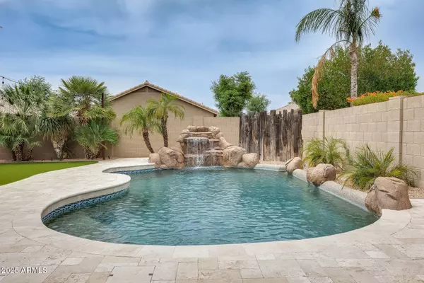 4041 W HACKAMORE Drive, Phoenix, AZ 85083