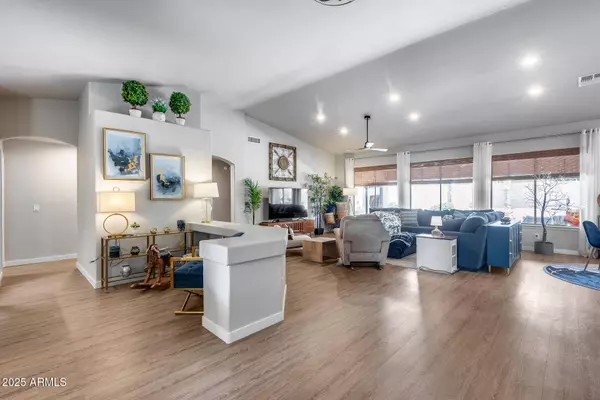 8738 W RUNION Drive, Peoria, AZ 85382