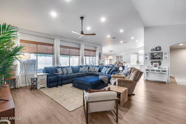 8738 W RUNION Drive, Peoria, AZ 85382