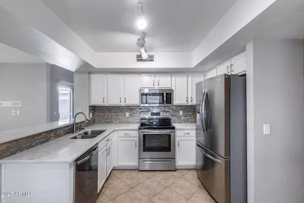 4948 W WIKIEUP Lane, Glendale, AZ 85308