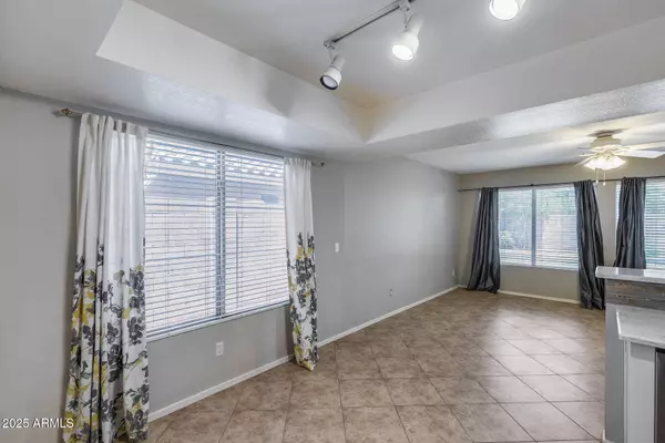 4948 W WIKIEUP Lane, Glendale, AZ 85308